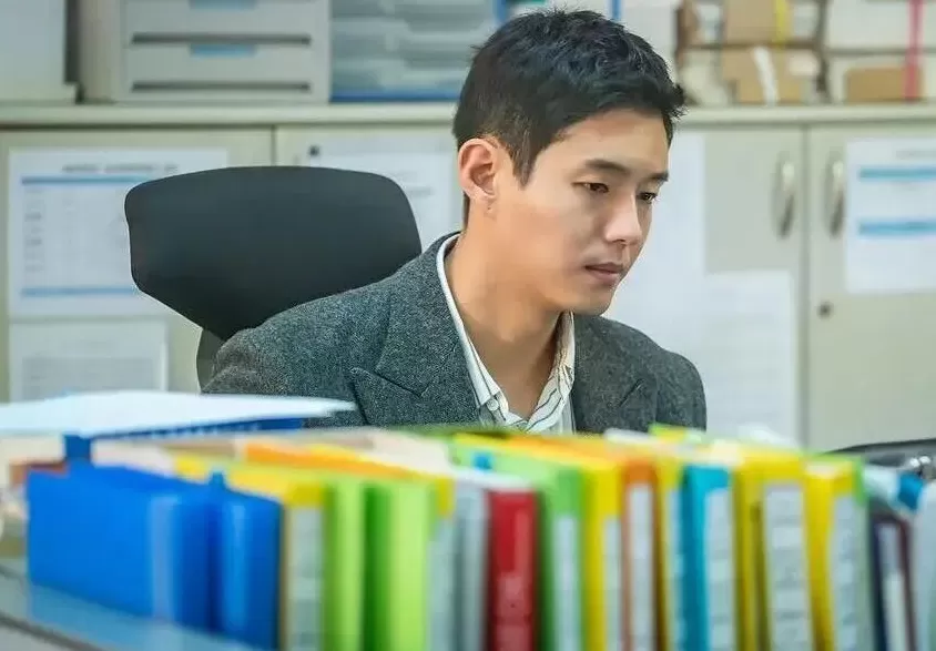 白天，高校教师，晚上，地摊摊主-第12张图片-