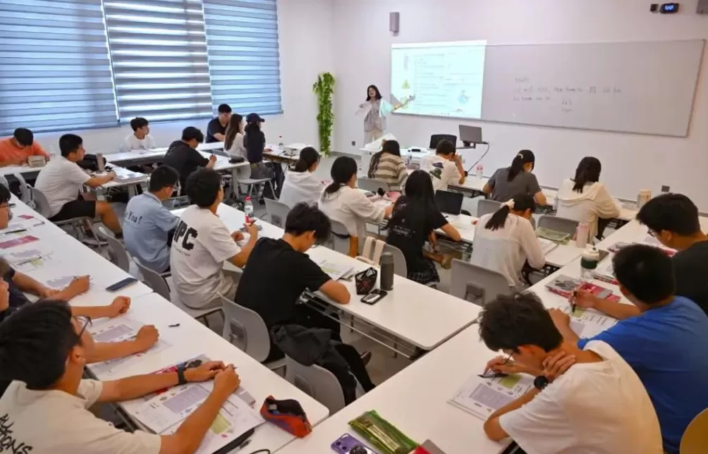 白天，高校教师，晚上，地摊摊主-第15张图片-