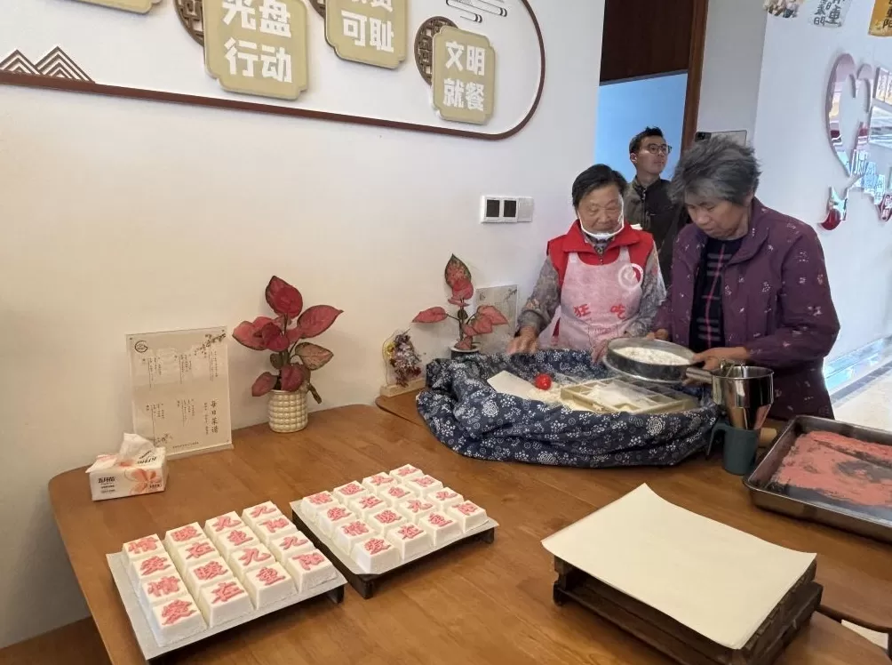 沪郊养老新图景：在宅基养老点“不离乡邻”，社会组织上门拍照-第3张图片-