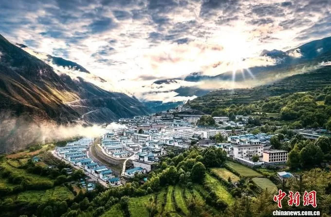 西藏边陲拉康镇：民宿花开，绽放乡村振兴新活力-第1张图片-