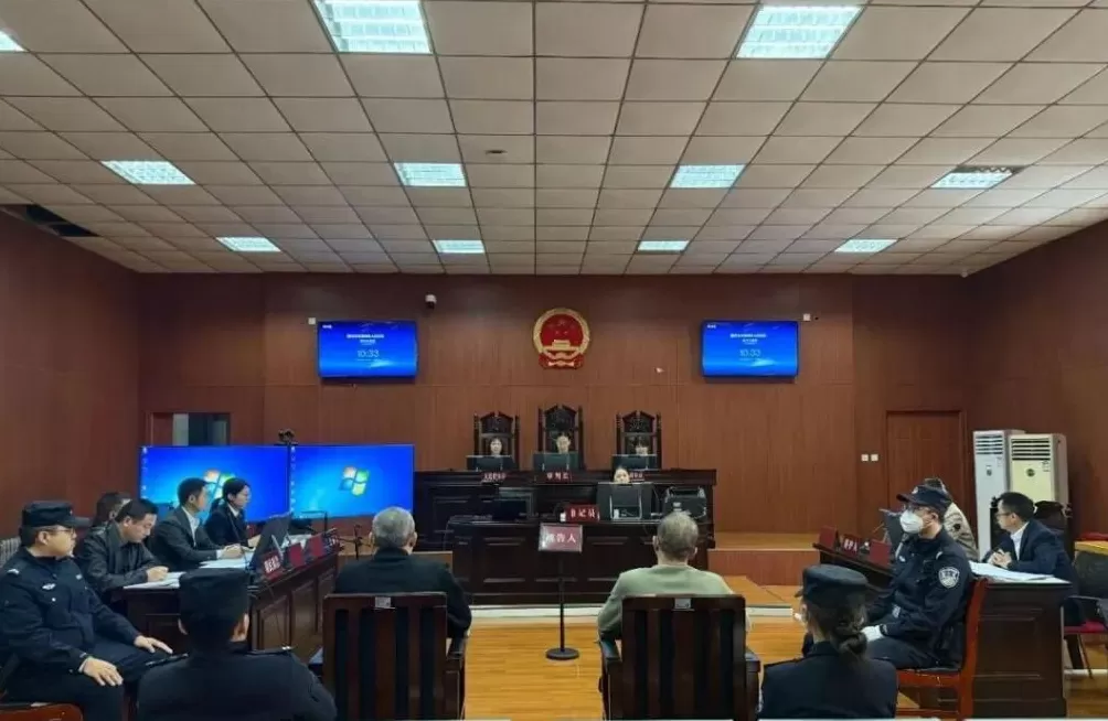 西安2人不满小区装停车桩，殴打保安致其骨折，物业经理录像时也被打骨折-第1张图片-