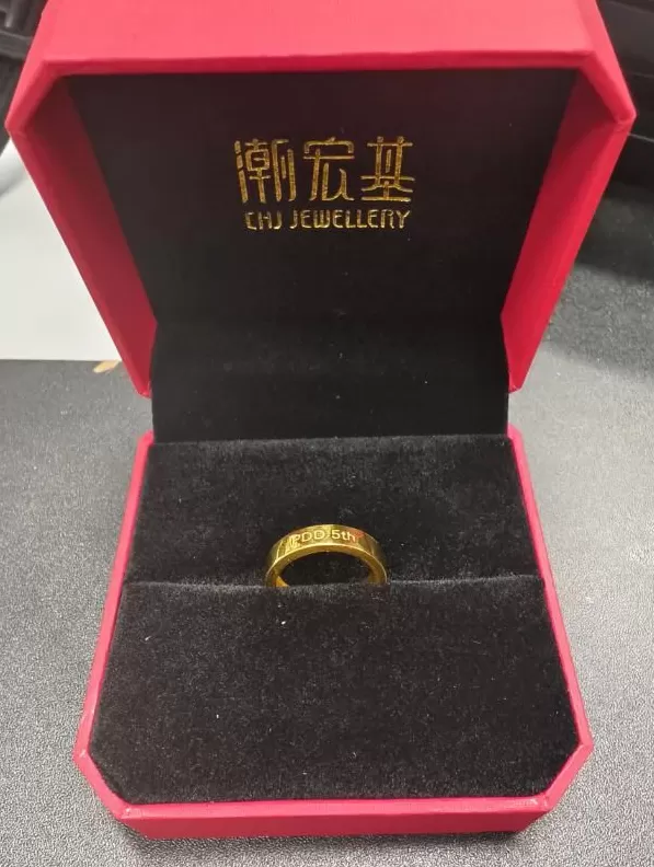 拼多多给员工发黄金，10年老员工直接领100克金子？网友：还得是真金白银实在-第3张图片-