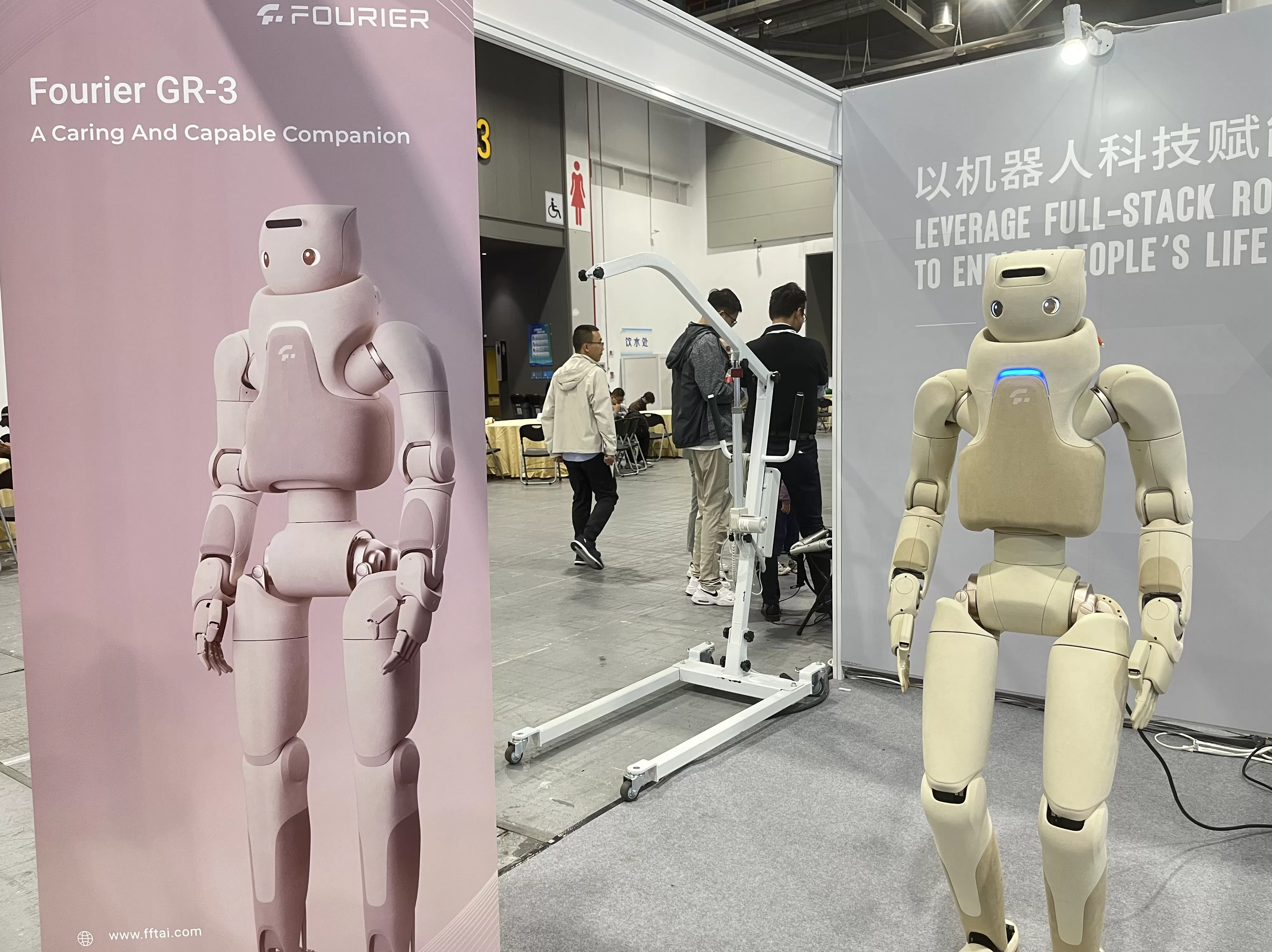 IROS 2025观察：褪去“炫技”光环，具身智能决战应用落地-第4张图片-