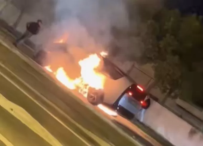 理想汽车回应MEGA起火事故:车门顺利打开,车内人员均安全离车-第1张图片- 理想汽车回应MEGA起火事故:车门顺利打开,车内人员均安全离车-第1张图片-