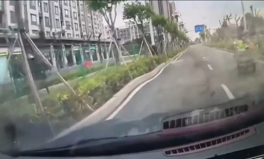 “波浪路”频刮底盘，网友发视频盼早维修，珠海：已启动治理招标工作-第2张图片-