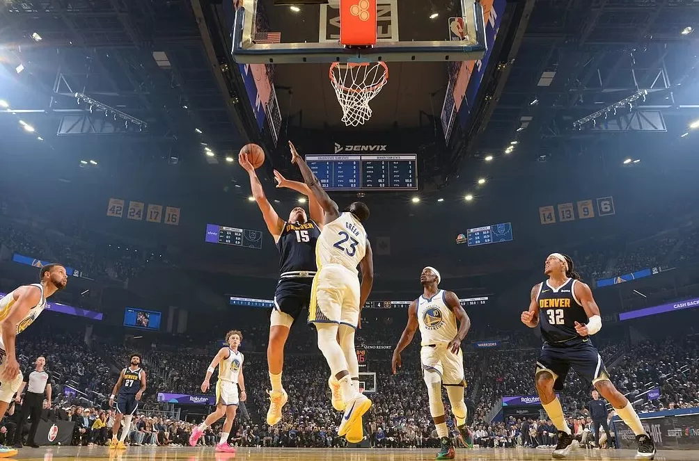 真勇士库里42分加时赛接管比赛！勇士送给掘金新赛季开门黑-第4张图片-