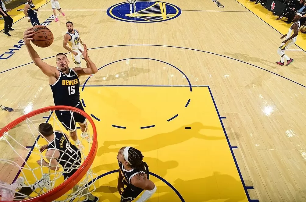 真勇士库里42分加时赛接管比赛！勇士送给掘金新赛季开门黑-第8张图片-