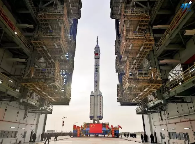 神舟二十一号船箭组合体转运至发射区计划近日择机实施发射-第2张图片-