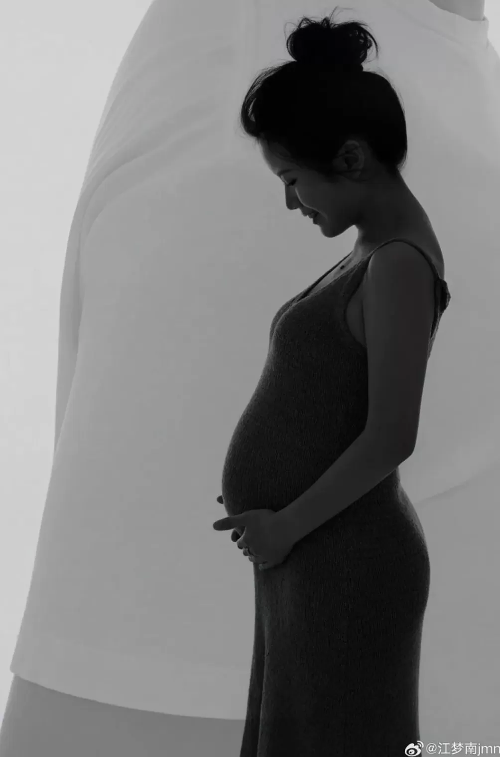 半岁失聪却一路逆袭成博士后，“感动中国”的江梦南，当妈妈了-第2张图片-