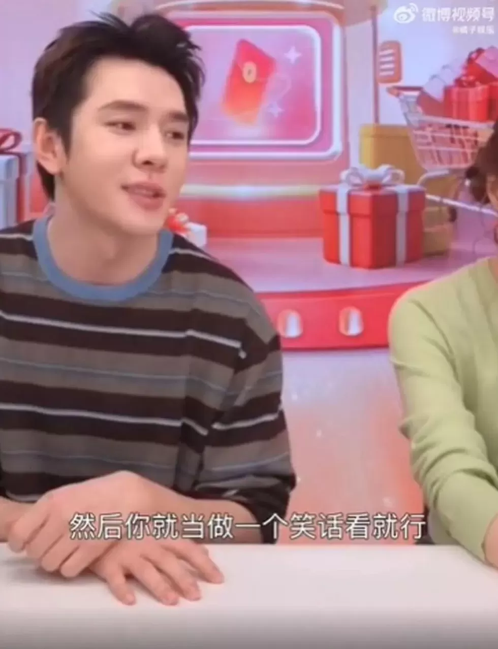 传李佳琦“一夜赔了20亿”今又陷“清库存”风波-第3张图片-