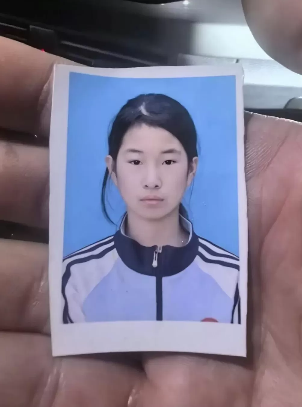 郑州14岁女孩上学途中失联半月，在河边发现书包，家属：河中打捞未果，警方已介入-第4张图片-