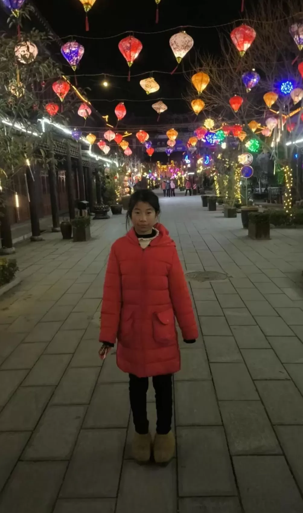 郑州14岁女孩上学途中失联半月，在河边发现书包，家属：河中打捞未果，警方已介入-第5张图片-