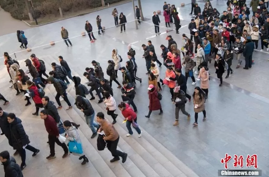 2026年国考报名截止，热门岗位超六千人争一岗-第2张图片-