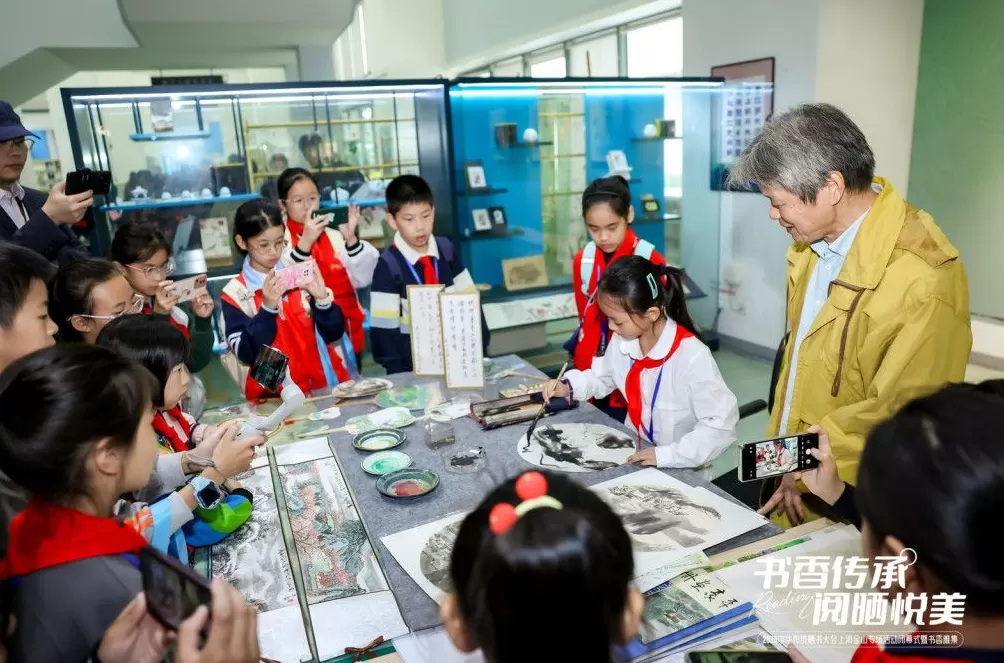 图书馆化身立体式古籍文化体验馆，这场晒书大会走过春夏秋-第5张图片-