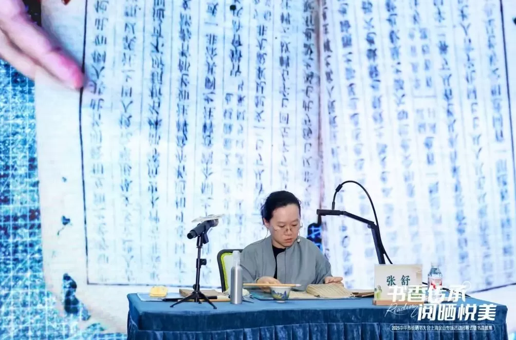 图书馆化身立体式古籍文化体验馆，这场晒书大会走过春夏秋-第9张图片-