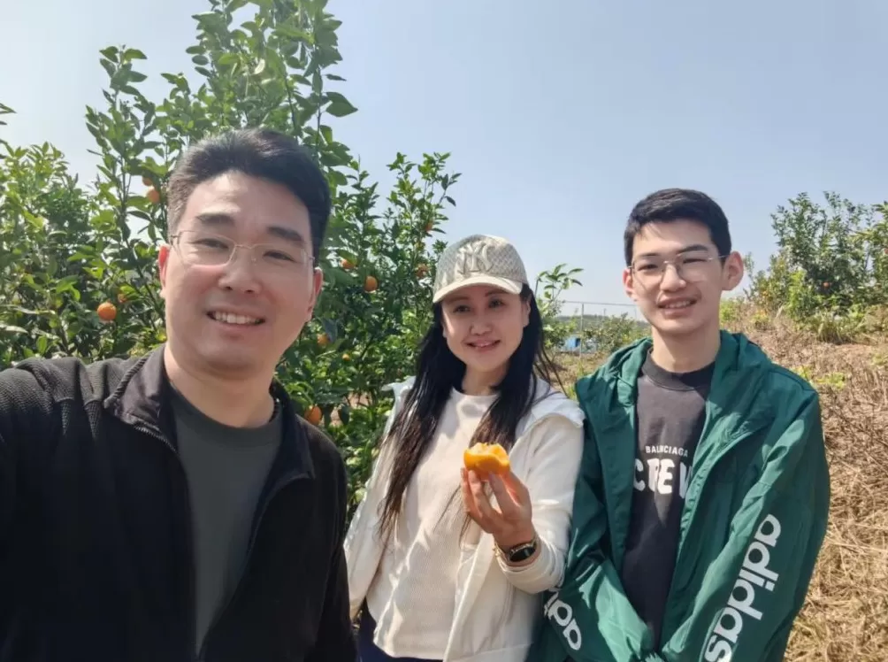 人心不凉｜周昆训抗洪牺牲后，网友自发每月为其献花、鼓励其爱人走出伤痛-第2张图片-
