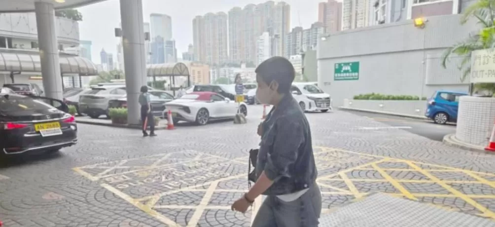 港媒曝76岁许绍雄病危入院！家人及苗侨伟夫妇等好友赶到医院看望-第4张图片-