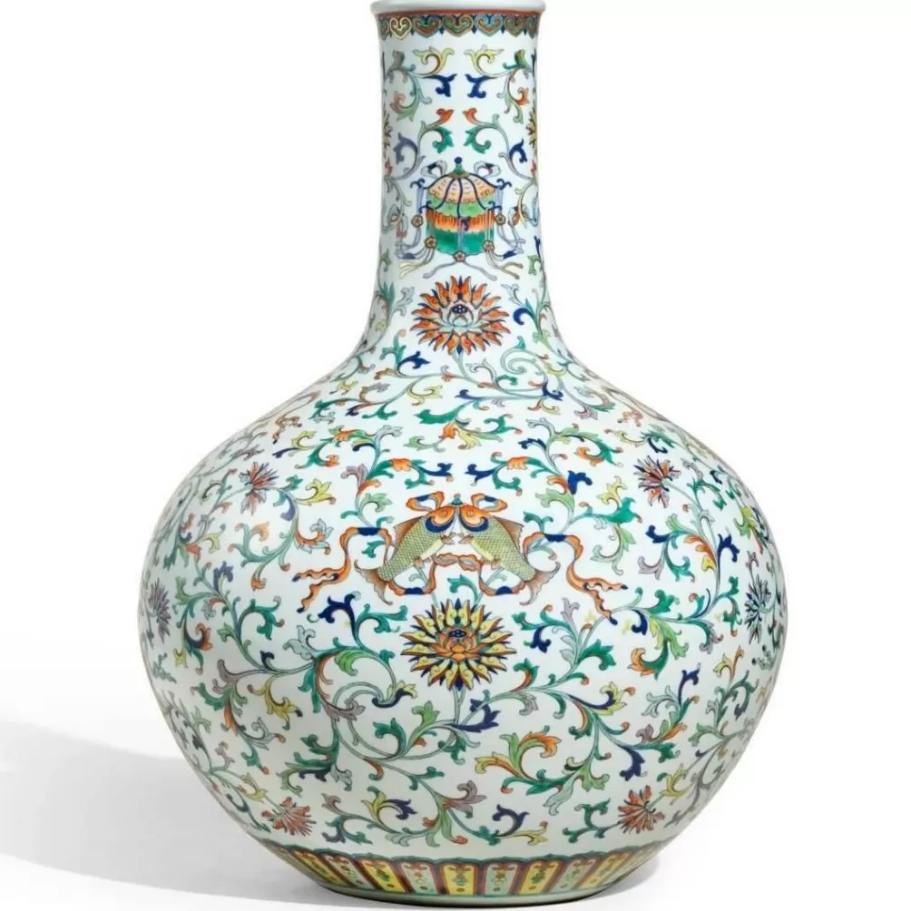 日本亿万富豪出售125件私人博物馆藏品偿还账单，《神奈川冲浪里》、乾隆斗彩天球瓶将被拍卖-第2张图片-