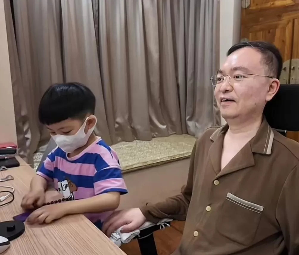 蔡磊进入渐冻症晚期：全身仅眼球能动，研发药物对病友起效，对自己没用-第3张图片-