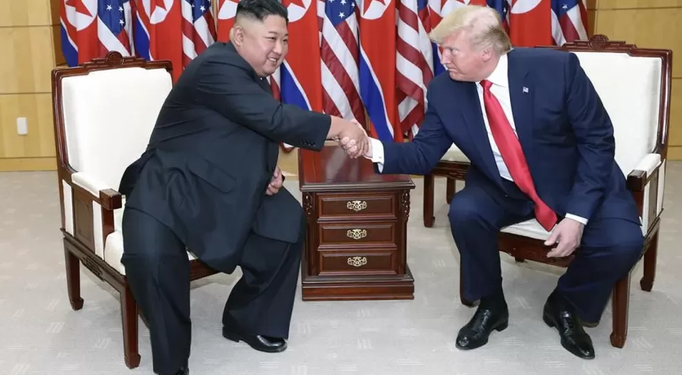 特朗普：我很喜欢金正恩，他也喜欢我，愿为会晤延长亚洲行程-第1张图片-