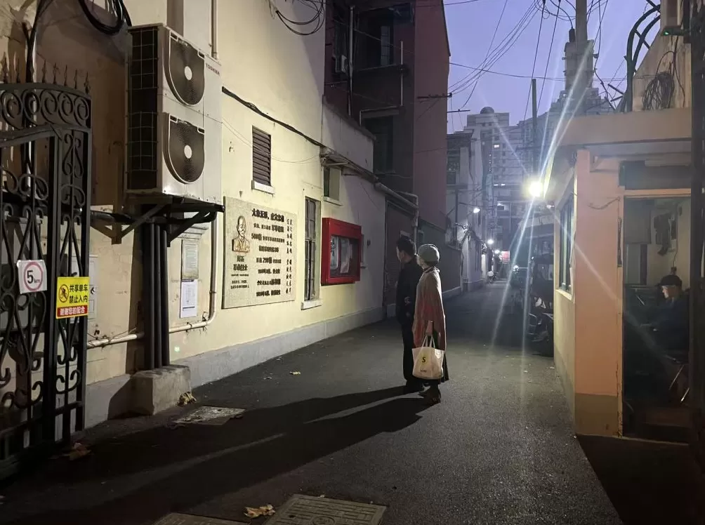 观众找到沪上吴石谍战地凭吊英雄-第4张图片-