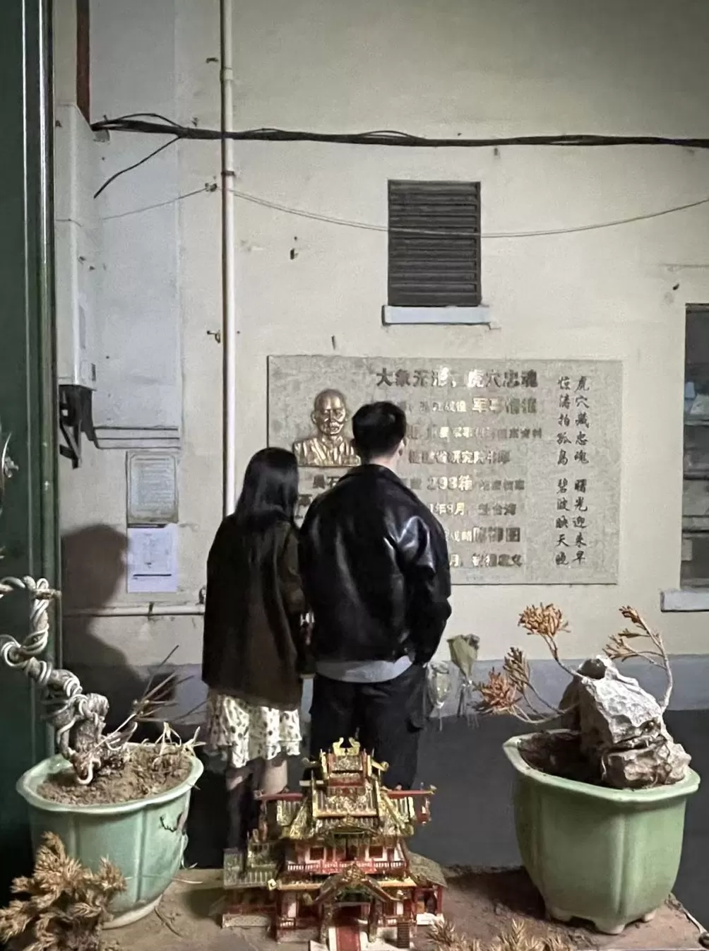 观众找到沪上吴石谍战地凭吊英雄-第3张图片-