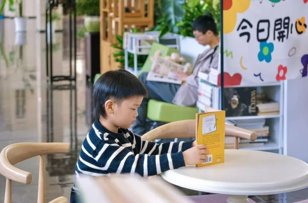 友朋春申自助书店亮相闵行： “人人都是书店主人”-第2张图片-