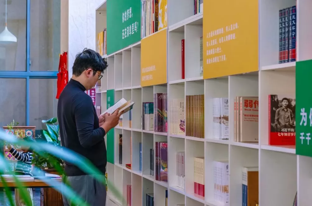 友朋春申自助书店亮相闵行： “人人都是书店主人”-第4张图片-