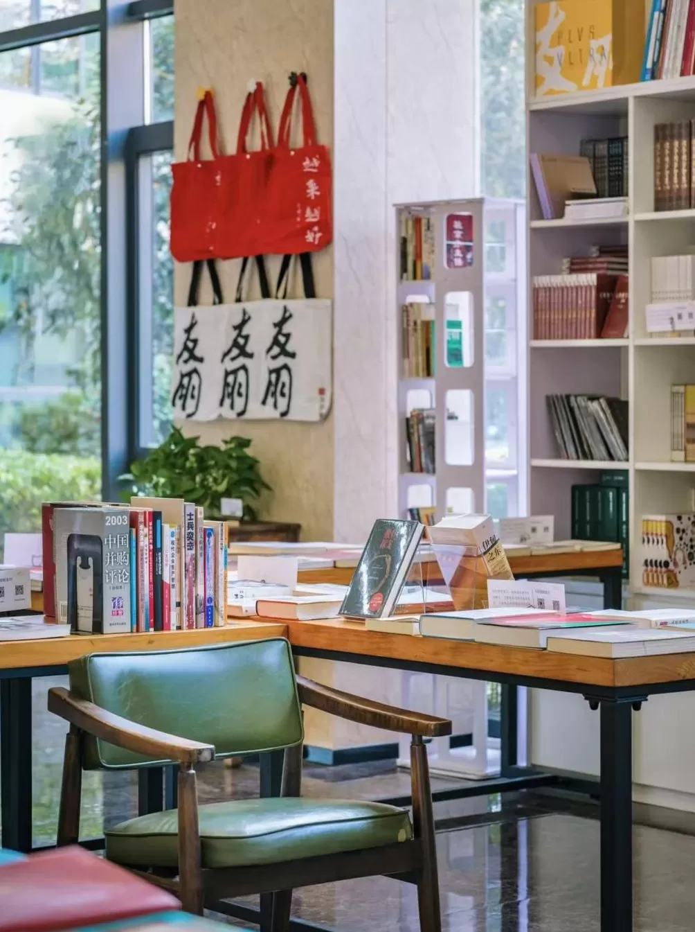 友朋春申自助书店亮相闵行： “人人都是书店主人”-第5张图片-