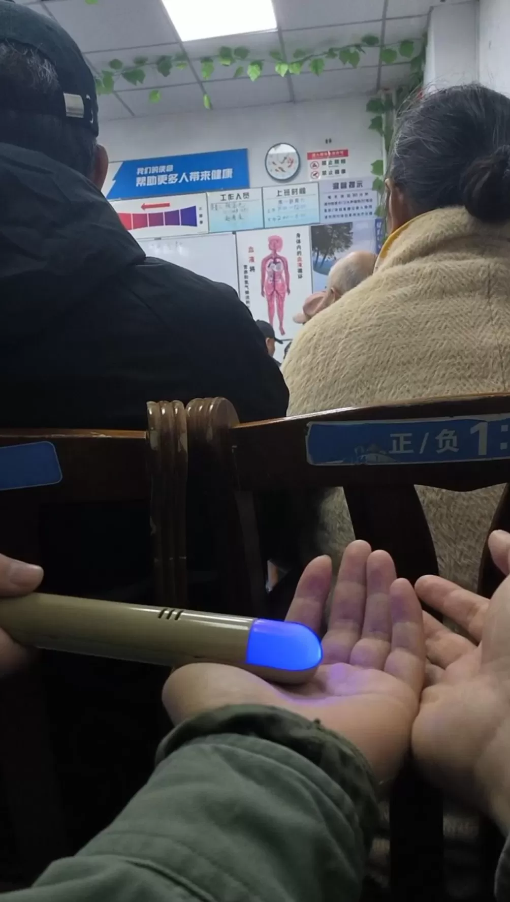 天价“高压电疗仪”瞄准老年人-第3张图片-