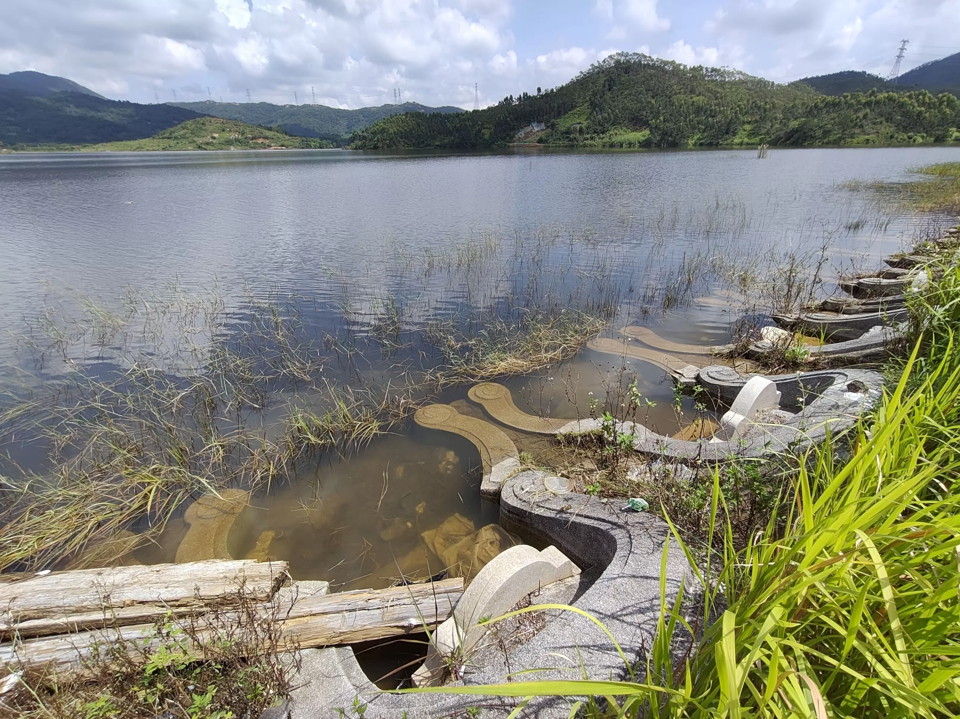 法治面｜“坟爷”涉案十多年，其所经营的墓园仍涉嫌违规销售？当地回应：正在搜集证据-第1张图片-