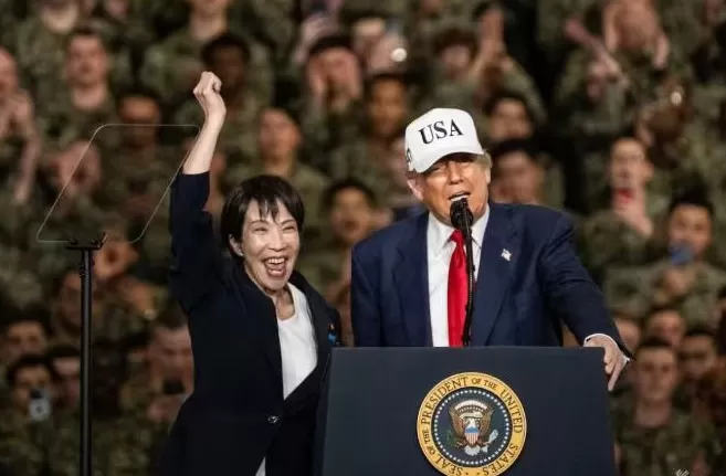 日本网民称高市早苗像特朗普的“狂热支持者”有失颜面，当地民众抗议游行反对特朗普访日-第1张图片-