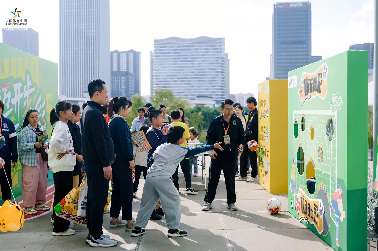 上海体彩亮相2025年上海市青少年运动生活嘉年华-第6张图片-