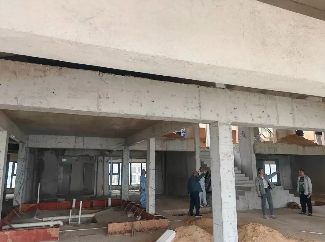 北海一小区被举报避难层改成酒店致承重柱开裂、路面沉降？多部门介入-第4张图片-