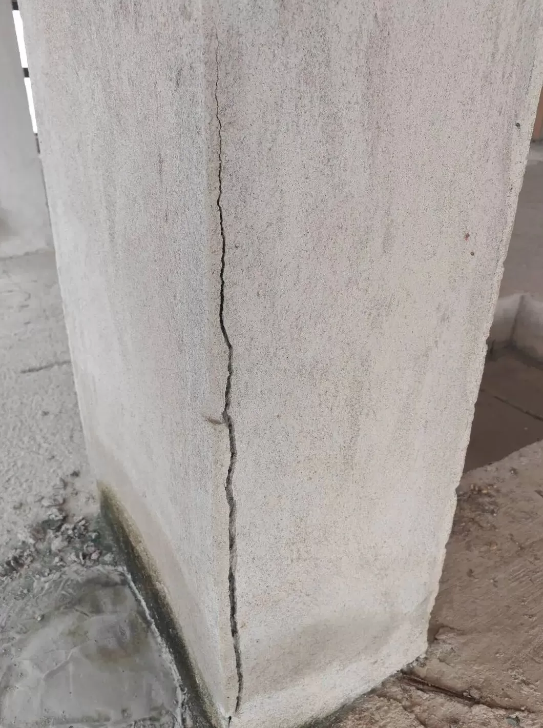 北海一小区被举报避难层改成酒店致承重柱开裂、路面沉降？多部门介入-第5张图片-