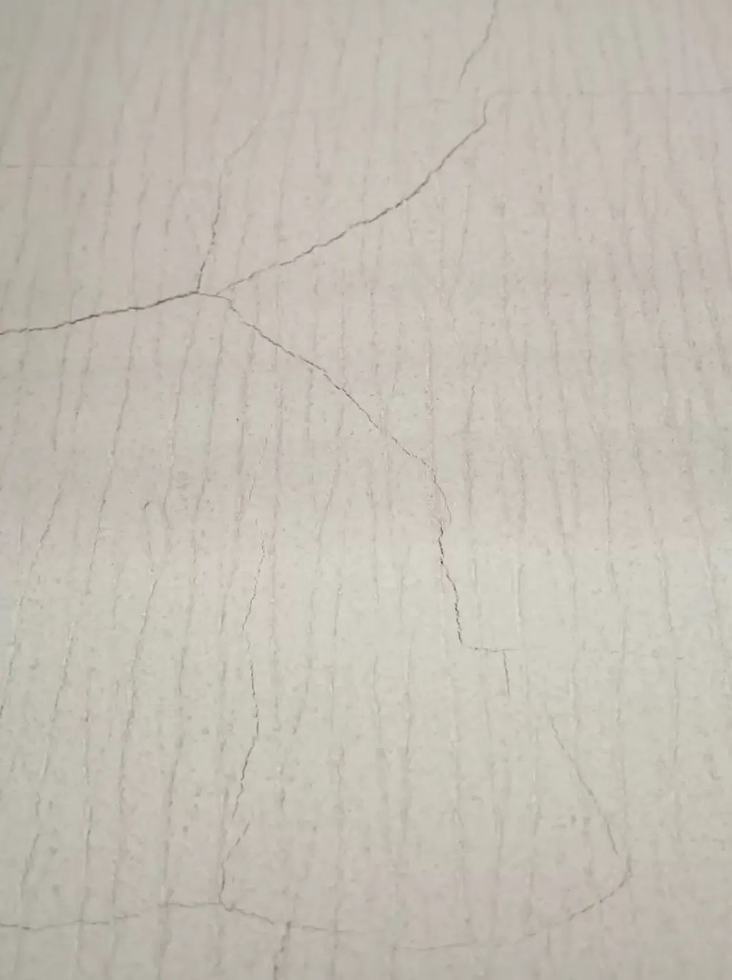 北海一小区被举报避难层改成酒店致承重柱开裂、路面沉降？多部门介入-第11张图片-