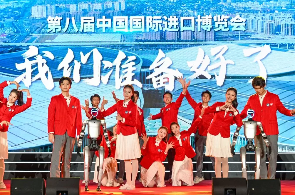 进博直击｜3865名小叶子宣誓上岗，小语种志愿者129人-第1张图片-