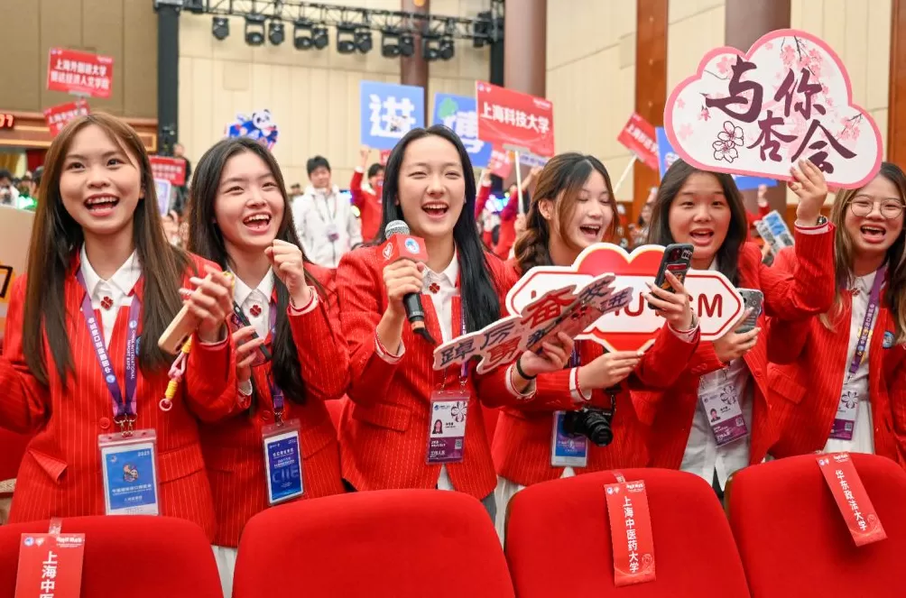 进博直击｜3865名小叶子宣誓上岗，小语种志愿者129人-第3张图片-