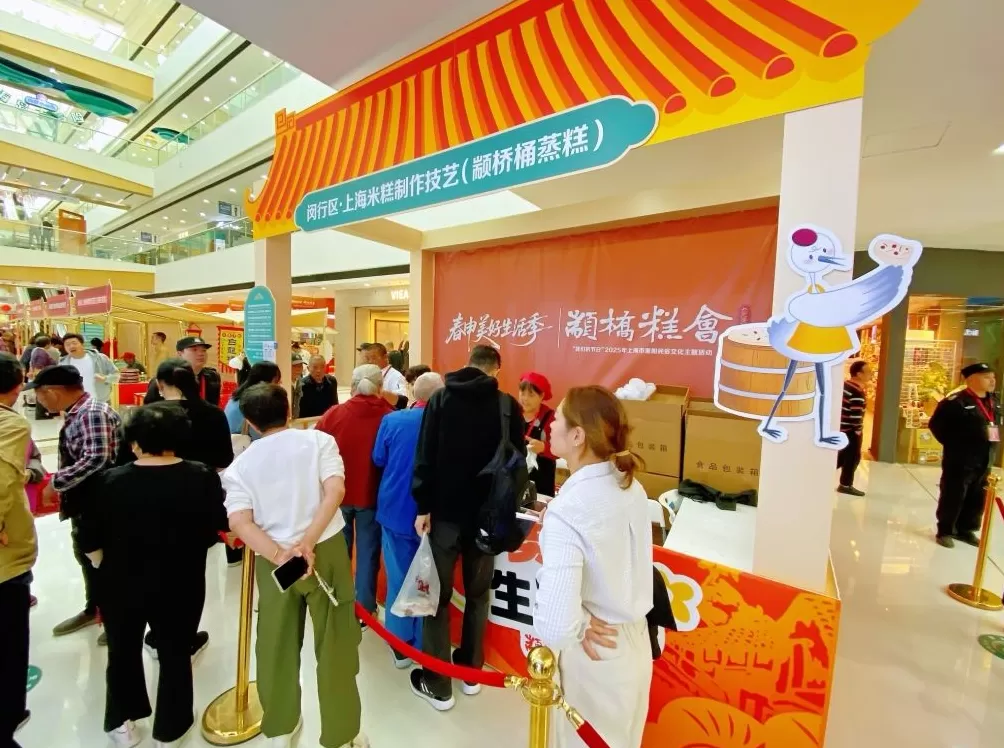 重阳节上海这里给老人摆了个“大集”，非遗手工、修伞、咨询……-第4张图片-