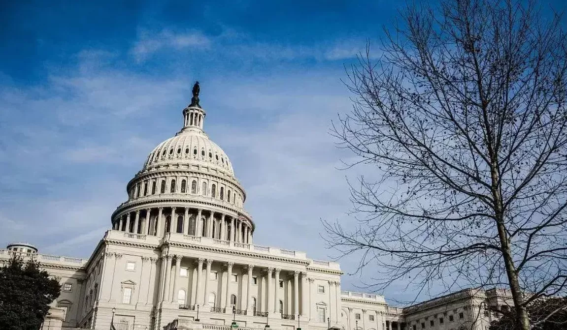 受政府“停摆”影响，美众议院员工工资将暂停发放-第1张图片-