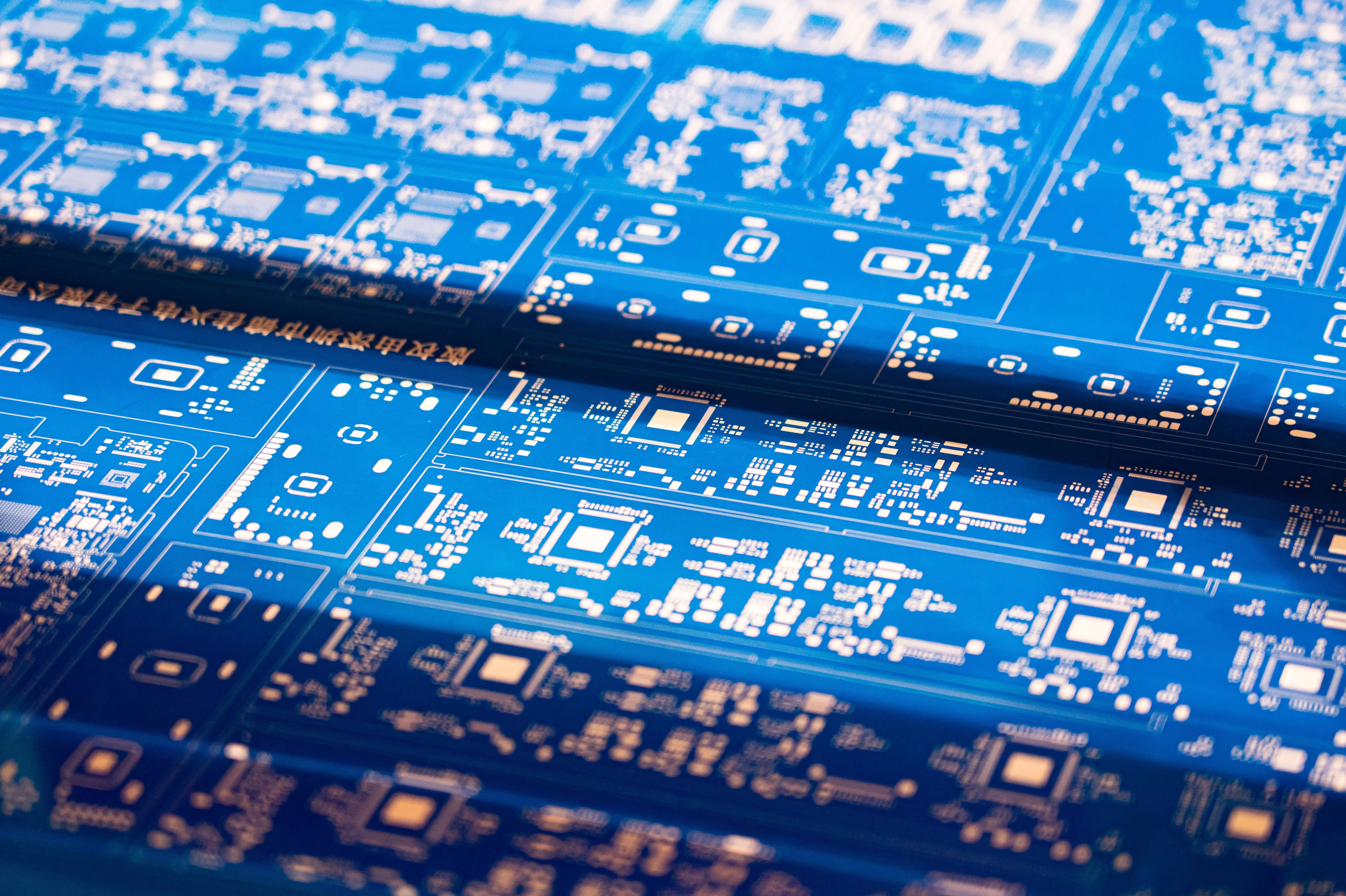 财说| 营收增长、净利承压，一博科技的三季报透露哪些信息？-第1张图片-