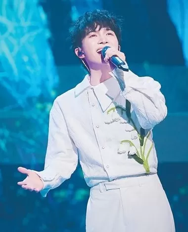 人民日报对话青年歌手周深：幸运自己赶上了好时代-第1张图片-