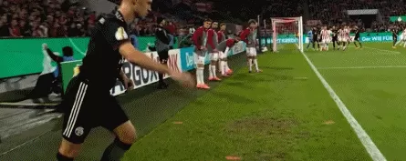 体坛联播｜利物浦7轮6败，拜仁14连胜创五大联赛最佳开局-第25张图片-