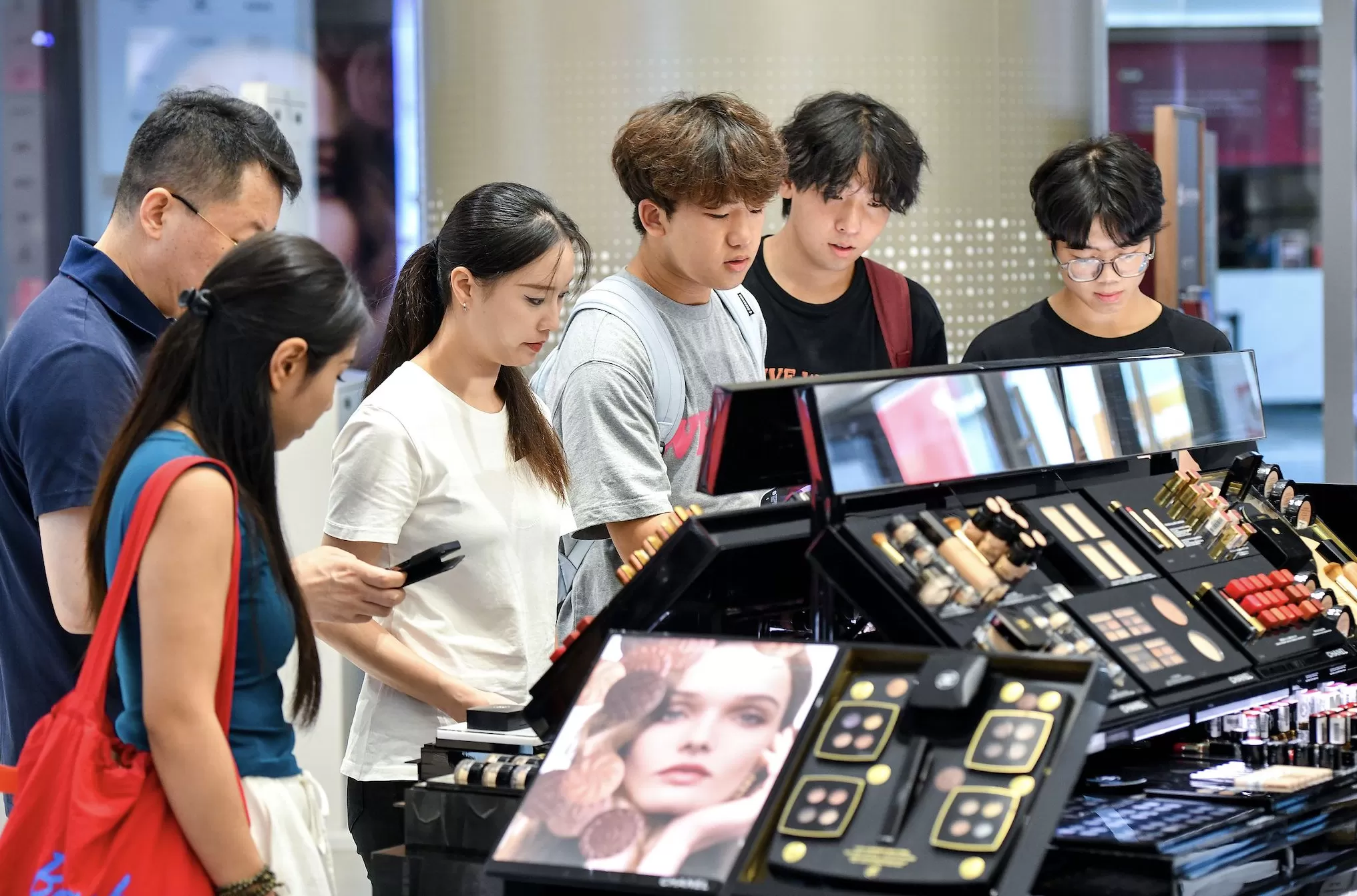 扩大经营品类、放宽审批权限，免税店政策迎来“升级”-第1张图片-