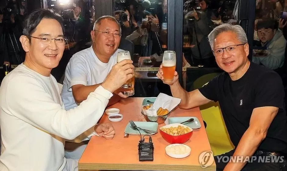 黄仁勋与韩财阀吃炸鸡配啤酒，高喊“全场免单”让另外两人掏钱，总消费约250万韩元-第2张图片-
