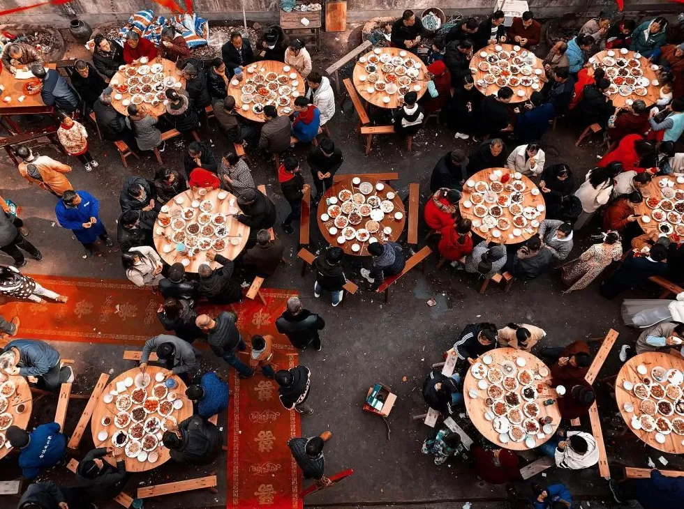 媒体：“娶不起”“还不起”“死不起”，该咋治？-第1张图片-