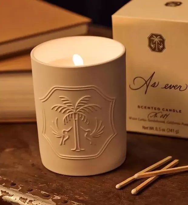 人设崩塌？梅根终究没有抵受诱惑，“独立女性”形象破碎成为笑话-第3张图片-