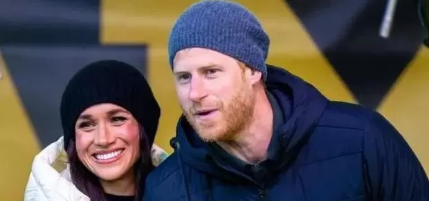 人设崩塌？梅根终究没有抵受诱惑，“独立女性”形象破碎成为笑话-第11张图片-