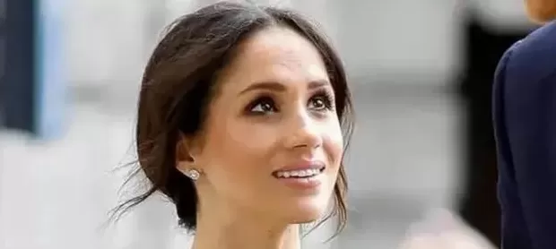 人设崩塌？梅根终究没有抵受诱惑，“独立女性”形象破碎成为笑话-第7张图片-