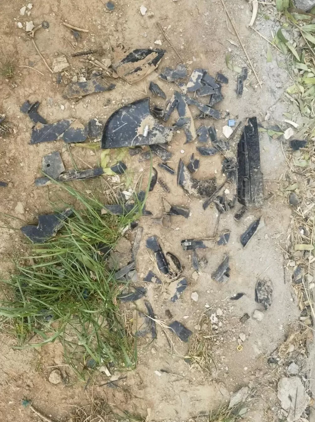 河北女子遭家暴驾车逃跑致丈夫死亡案开庭，女子父亲：她被扒光衣服遭持刀威胁，逃命还能逃出罪来-第4张图片-